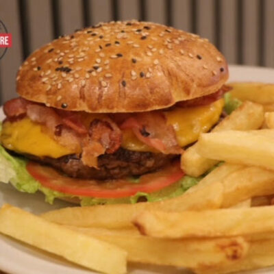 Super hamburguesa Homero!!!! Sale con fritas!!! .
