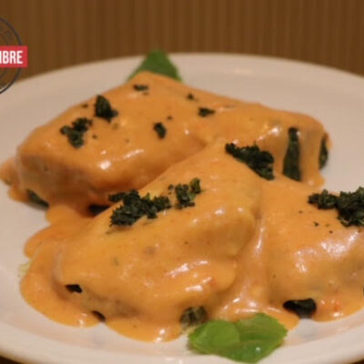 Creppes de verdura con salsa rosse y albahaca
